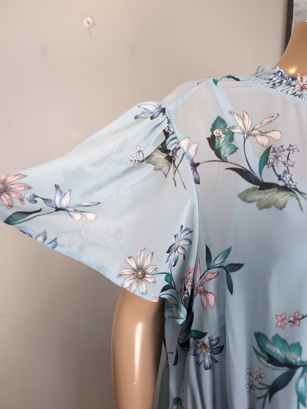 Torrid Blue Floral Chiffon Spring Dress Smocked Neck Flutter Sleeve Size 3 / 3X - Picture 12 of 16